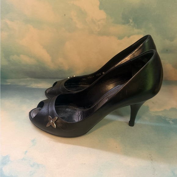 Louis Vuitton pumps size 5.5 M - Picture 5 of 8